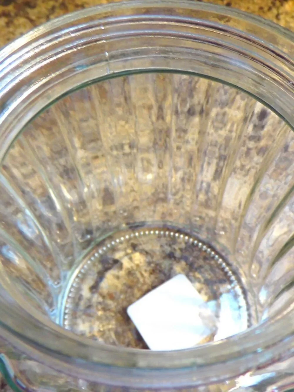 NICE RIPPLED GLASS CONTAINER with LID
